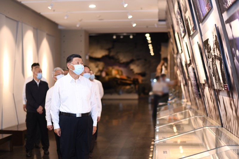 2022年8月16日至17日，中共中央總書記、國家主席、中央軍委主席習(xí)近平在遼寧考察。這是16日下午，習(xí)近平在錦州市考察遼沈戰(zhàn)役紀(jì)念館。 新華社記者 燕雁 攝