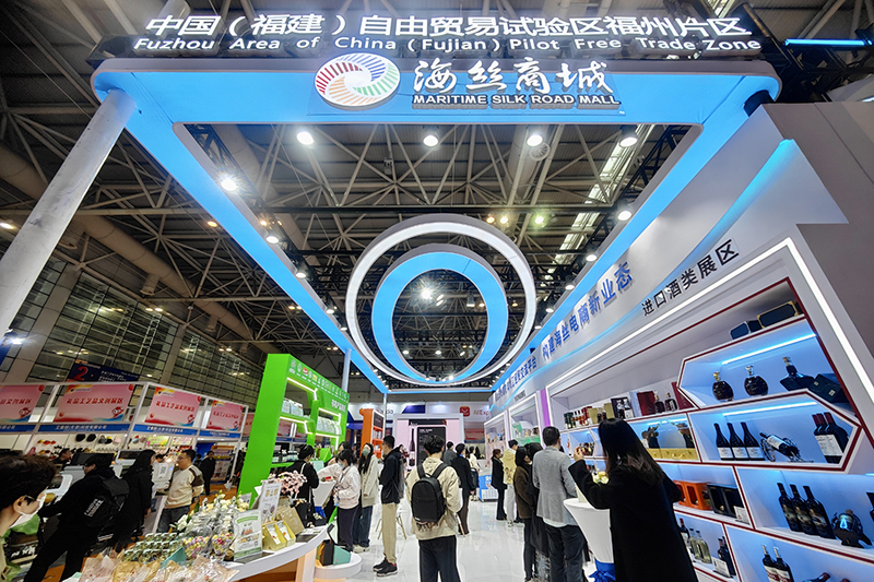 2024年3月18日，第四屆中國跨境電商交易會(huì)在福建福州開幕。展會(huì)聚焦“鏈接跨境全流域 共建電商新生態(tài)”，集聚全國80余個(gè)外貿(mào)產(chǎn)業(yè)帶的上千家供應(yīng)鏈企業(yè)。